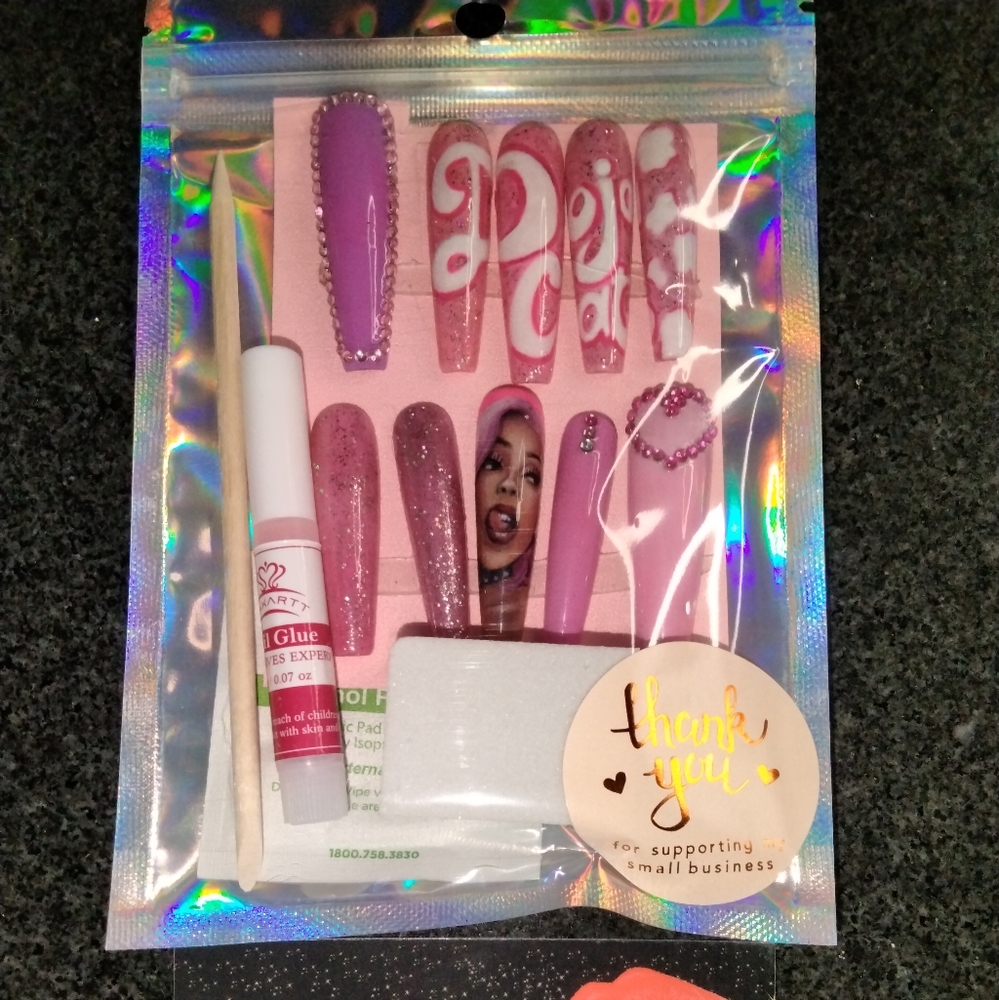 Press-on Nails Hand Painted Pink